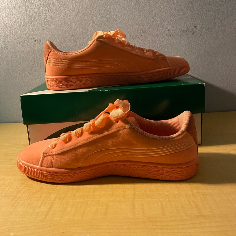 Puma suede sneaker size 7